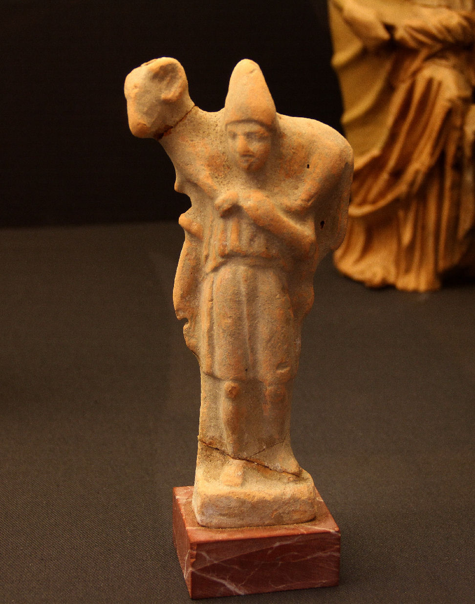 Tesori Albania_51.JPG - Kriophoros ( Il portatore di ariete) - Terracotta - Necropoli di Dyrrachion, III secolo a.c.